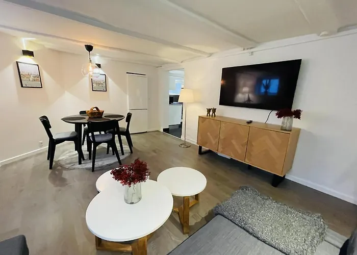 Aday - Modern In The Heart Of Άλμποργκ