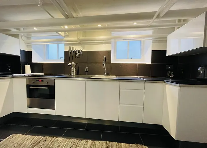 Aday - Modern In The Heart Of * Άλμποργκ